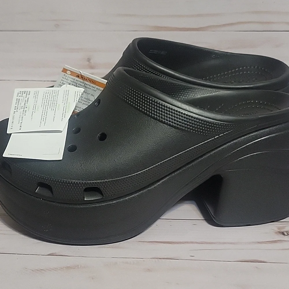 Platform Crocs Size 12 (W) and 10 (M) - Picture 2 of 5
